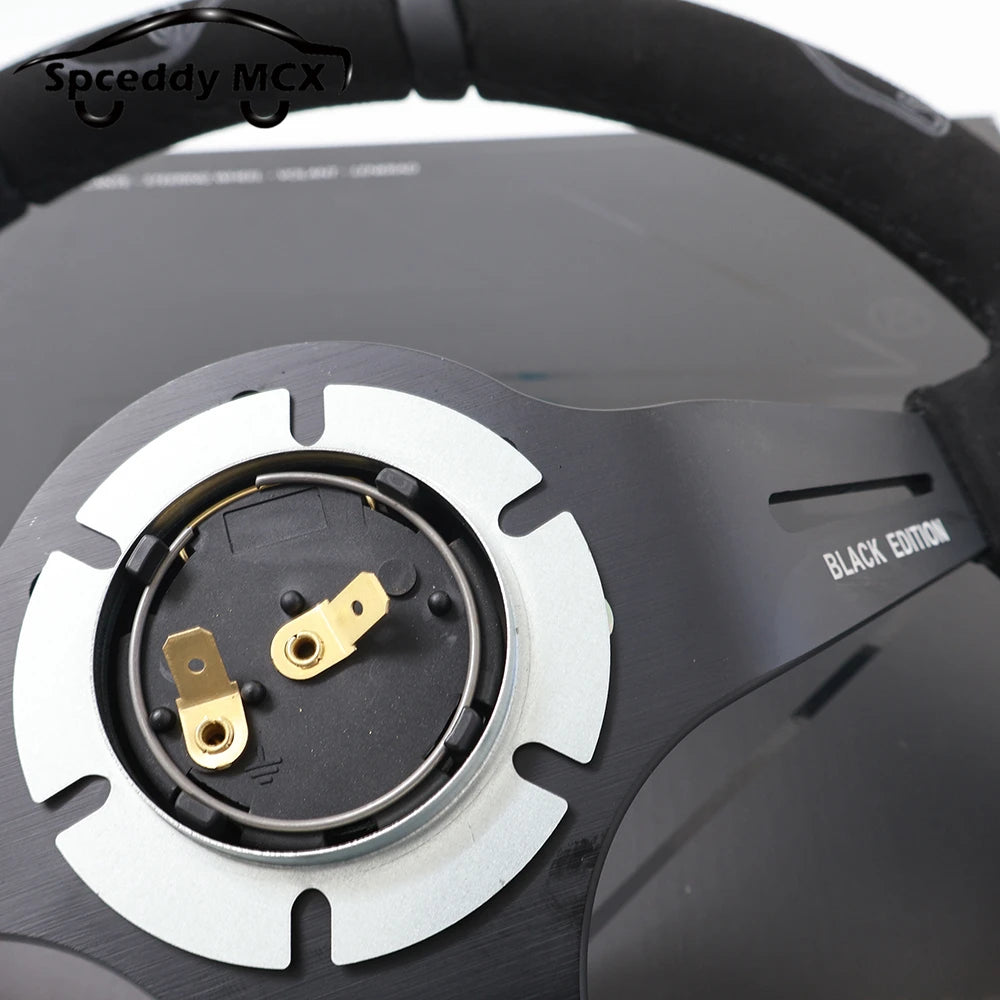 Volante esportivo MOMO Ultra "Black edition"